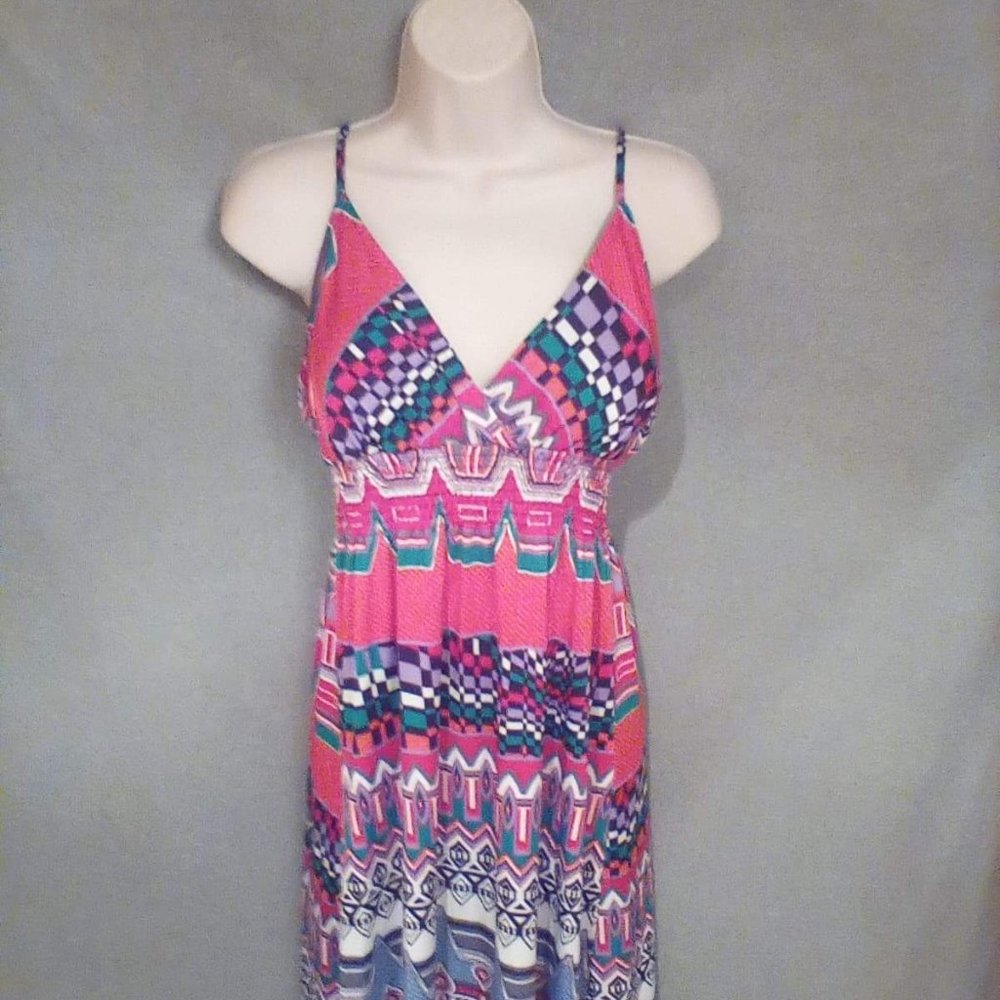 "RED MULTIPLE COLORS MAXI DRESS,SIZE MEDIUM, EXCELLENT CONDITION!"